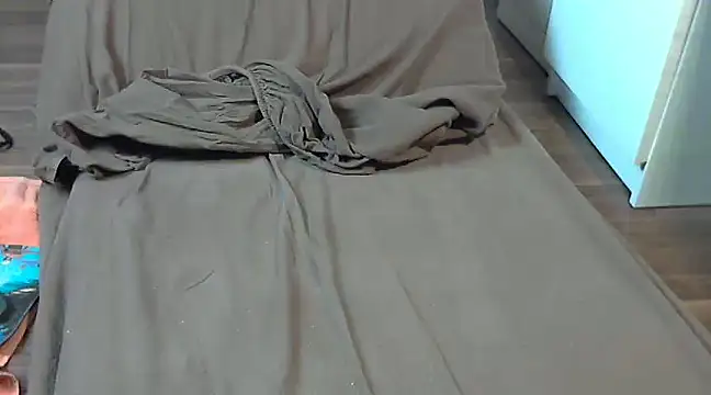 Snapshot of rockthebody chatting on February 9, 10:54 pm rockthebody online show from February 9, 10:54 pm