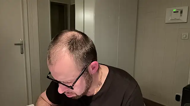 FABIOGLASSES online show from January 9, 9:20 pm