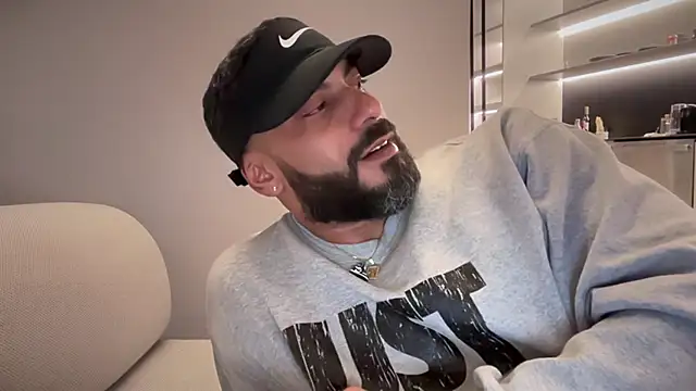 romeolovedark online show from October 6, 3:55 am