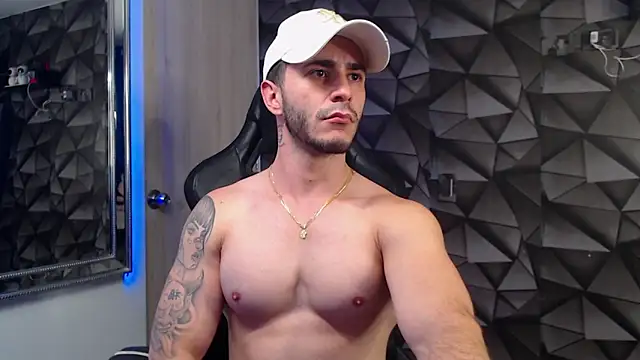 Latino stud4u online show from November 5, 10:45 pm