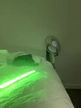 Snapshot of fireearthwaterair chatting on February 4, 3:44 am fireearthwaterair online show from February 4, 3:44 am