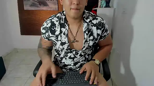Snapshot of Colton_Massif chatting on March 21, 3:01 am Colton Massif online show from March 21, 3:01 am