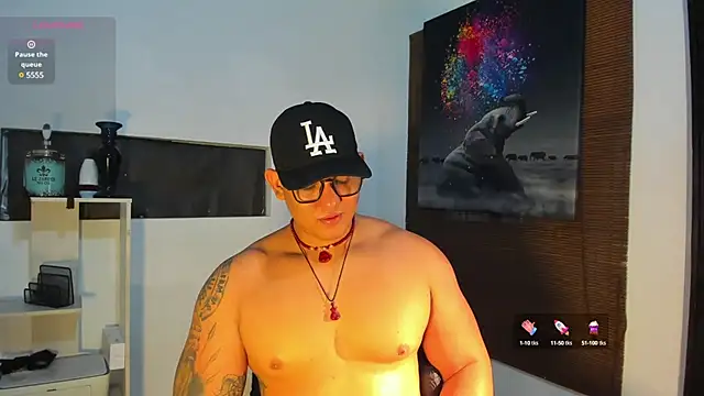 Snapshot of Colton_Massif chatting on January 4, 8:17 am Colton Massif online show from January 4, 8:17 am