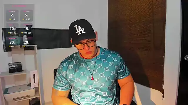 Snapshot of Colton_Massif chatting on January 12, 7:32 am Colton Massif online show from January 12, 7:32 am