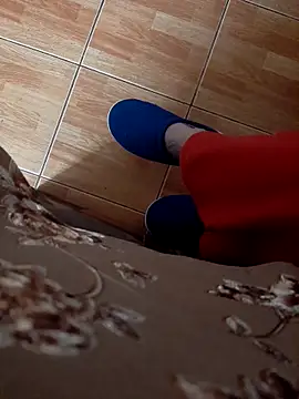 feet toes online show from November 5, 7:21 am