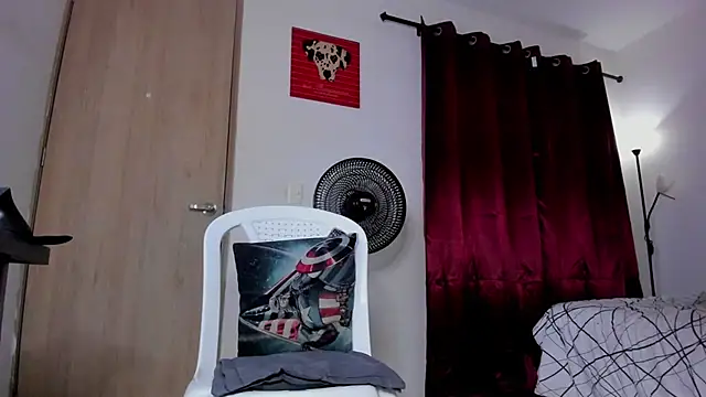 Cloudy pigDude online show from August 1, 4:33 am