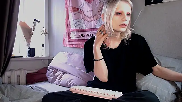 Alien Bella online show from February 27, 12:28 pm