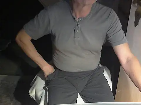 kiam471 online show from December 10, 11:00 pm