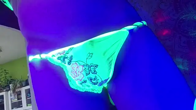 slankecrosdresser online show from February 28, 7:18 am