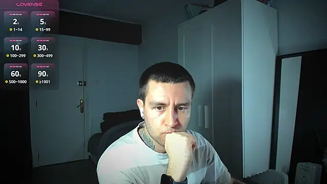 Snapshot of HonestAndrew chatting on February 11, 6:01 pm HonestAndrew online show from February 11, 6:01 pm