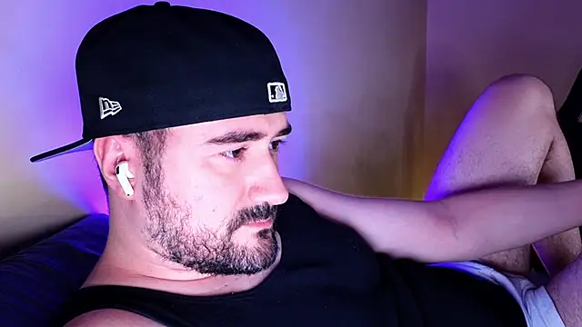 Snapshot of DominantTheo chatting on February 28, 2:31 am DominantTheo online show from February 28, 2:31 am