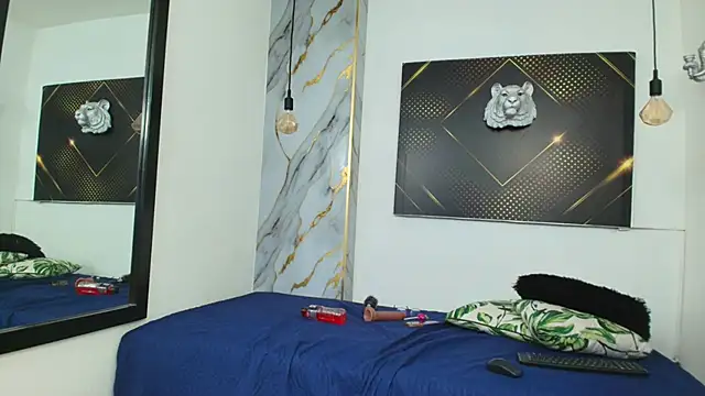 oliver  brown online show from November 5, 10:45 pm