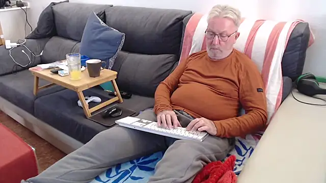 Nudelschwanz online show from December 3, 1:17 pm