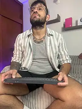 Snapshot of jonathan_rivers chatting on October 15, 8:27 pm jonathan rivers online show from October 15, 8:27 pm