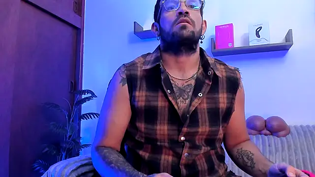 Snapshot of jonathan_rivers chatting on October 18, 11:31 pm jonathan rivers online show from October 18, 11:31 pm