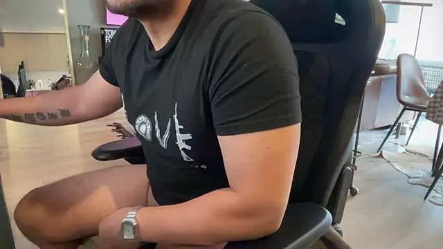 HungandThickLatin online show from February 15, 12:49 am