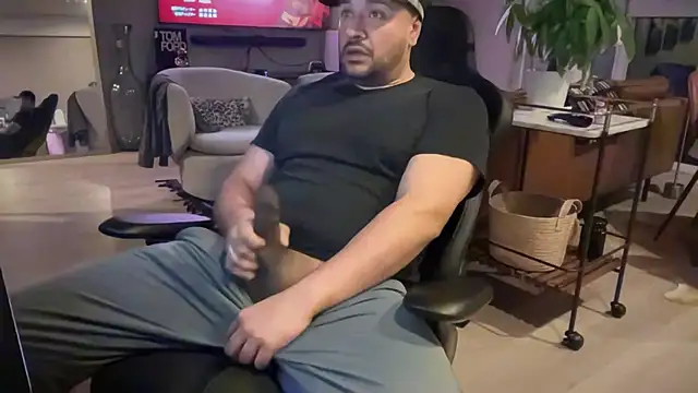 HungandThickLatin online show from January 5, 10:43 am