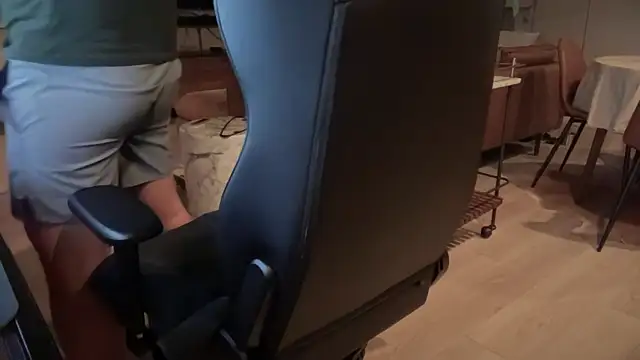 HungandThickLatin online show from March 10, 1:00 pm