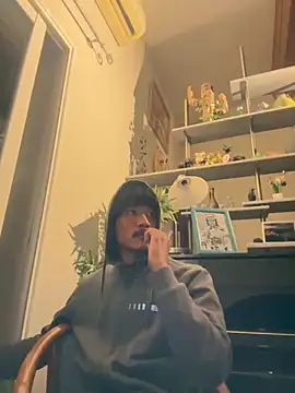 juniiorre online show from October 13, 8:37 pm