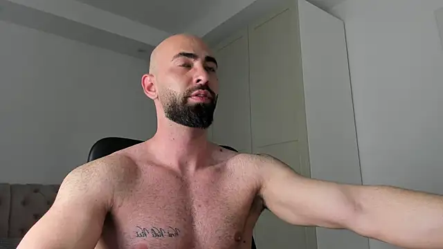 MichaelMasterss online show from April 15, 9:26 pm