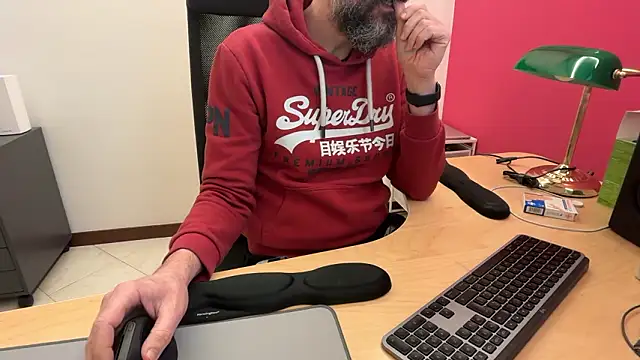 Snapshot of riccardofortis chatting on February 2, 5:32 pm riccardofortis online show from February 2, 5:32 pm