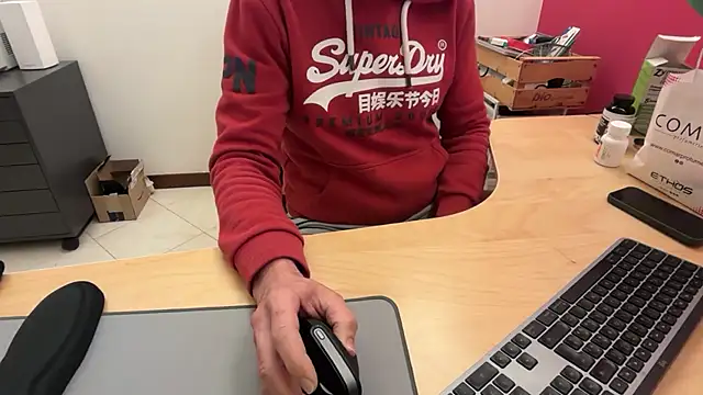 Snapshot of riccardofortis chatting on January 16, 5:38 pm riccardofortis online show from January 16, 5:38 pm