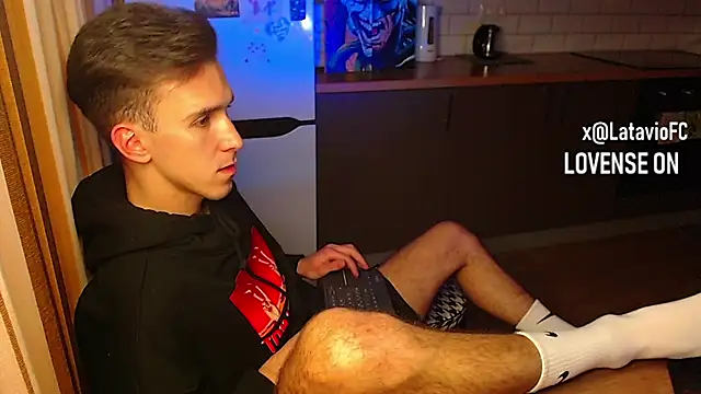 Snapshot of Midnighter_ chatting on October 29, 1:19 am Midnighter  online show from October 29, 1:19 am