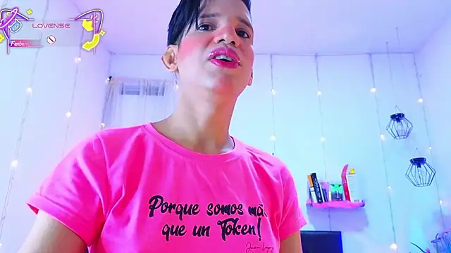 Ariel Femboy  online show from January 15, 5:33 am