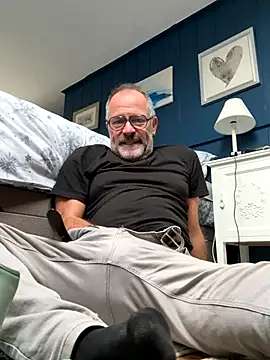 DaddybearVLC online show from November 10, 11:15 am