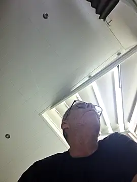 DarrenSullivanSlut online show from March 18, 9:01 am