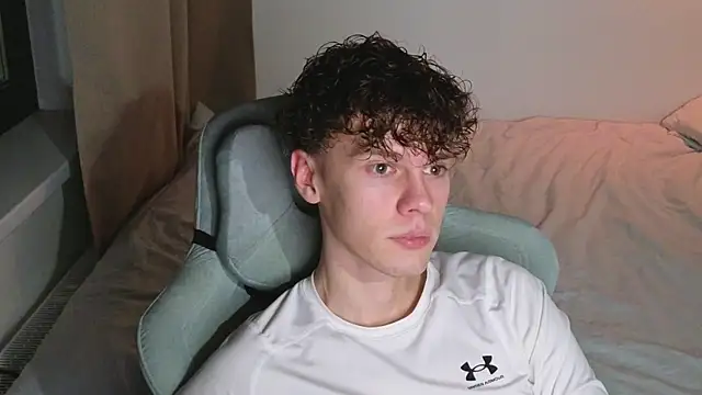 cute thomas online show from April 6, 8:31 pm