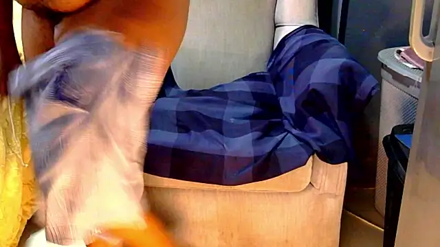 CharlesBlk79  online show from December 5, 4:03 pm