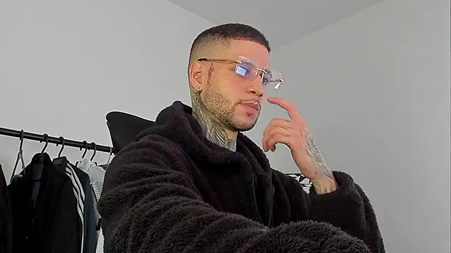  jamesleandros1 online show from October 14, 7:32 pm