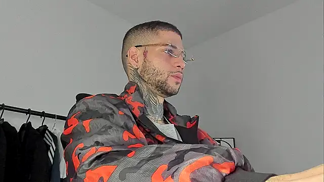  jamesleandros1 online show from November 11, 11:15 am