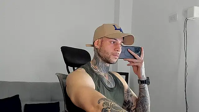  jamesleandros1 online show from July 19, 8:04 pm