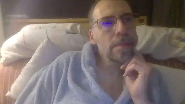 ptitcanard60600 online show from October 8, 9:30 pm