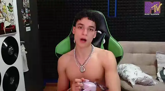 Curly Angel24 online show from February 2, 11:21 pm