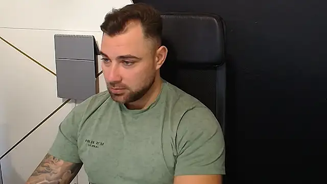 Snapshot of DuncanStone chatting on October 19, 5:34 am DuncanStone online show from October 19, 5:34 am