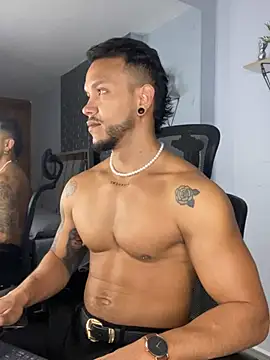 ARON TAYLER01 online show from March 9, 12:42 pm