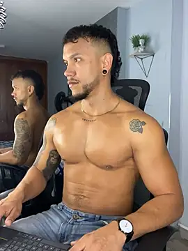 ARON TAYLER01 online show from March 18, 12:39 pm