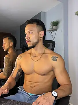 ARON TAYLER01 online show from January 8, 12:37 pm