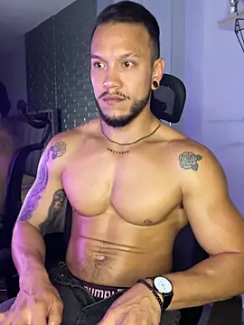 ARON TAYLER01 online show from October 4, 11:04 am