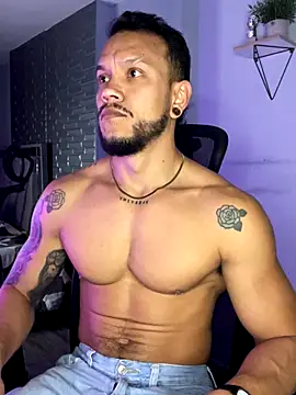 ARON TAYLER01 online show from October 21, 10:40 am