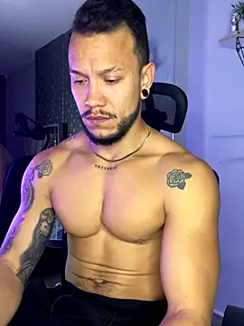 ARON TAYLER01 online show from October 17, 10:52 am