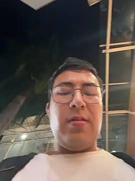 andrewmhilton  online show from March 11, 11:56 pm