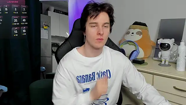 Vincent Strong online show from April 6, 8:15 am