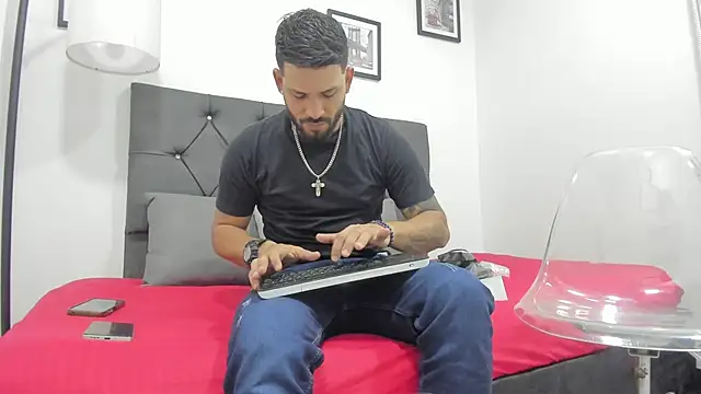 Thiagogomez online show from February 4, 7:09 pm