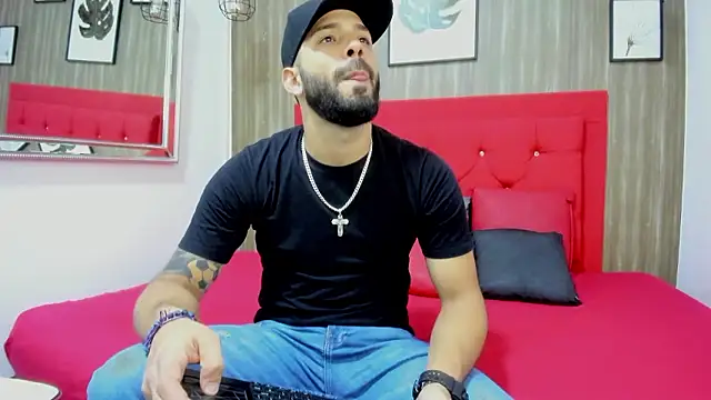 Thiagogomez online show from January 16, 7:05 pm