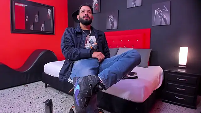 Thiagogomez online show from November 10, 12:32 pm