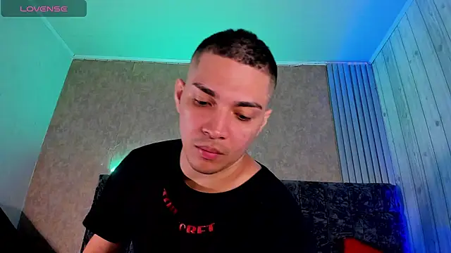 Snapshot of JUANDIAMONDS98 chatting on March 14, 1:02 pm JUANDIAMONDS98 online show from March 14, 1:02 pm